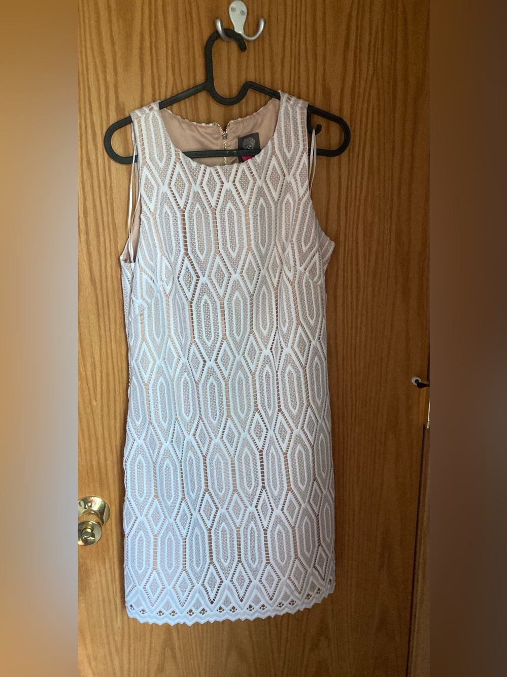 Vince Camuto Sleeveless White Lace Shift Dress Beige Lining Sz 4